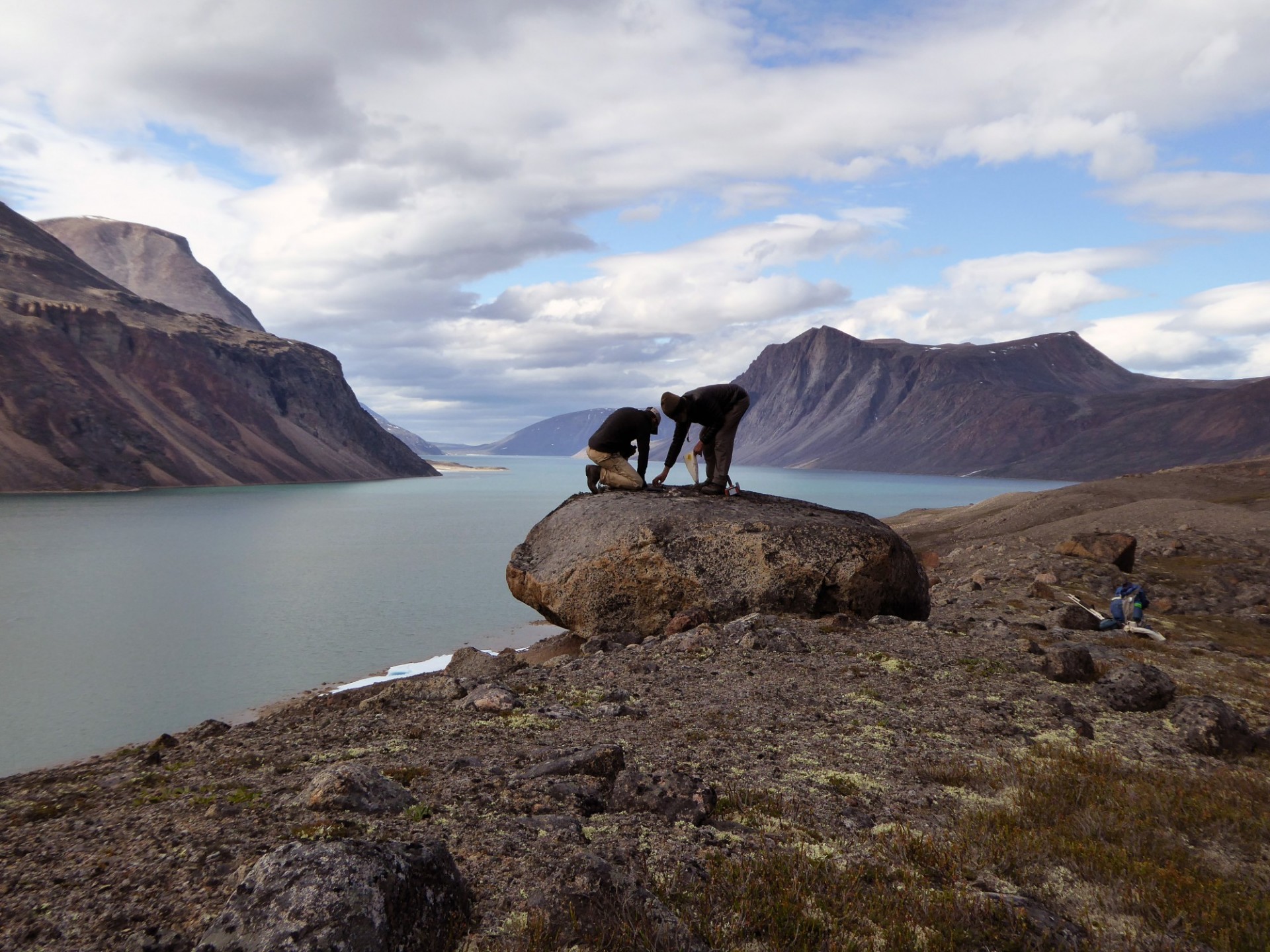 Sampling boulders to test Arctic Ice sheet sensitivity to abrupt climate change sensitivity 